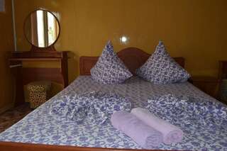 Гостиница Лилия Судак Стандартный двухместный номер с 1 кроватью или 2 отдельными кроватями-4